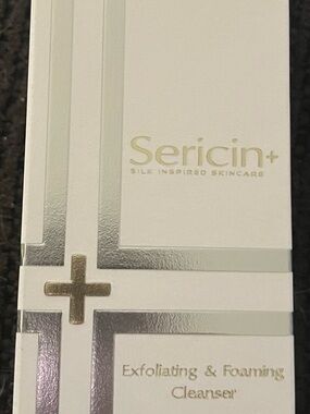 Sericin + Exfoliating & Foaming Cleanser — White
